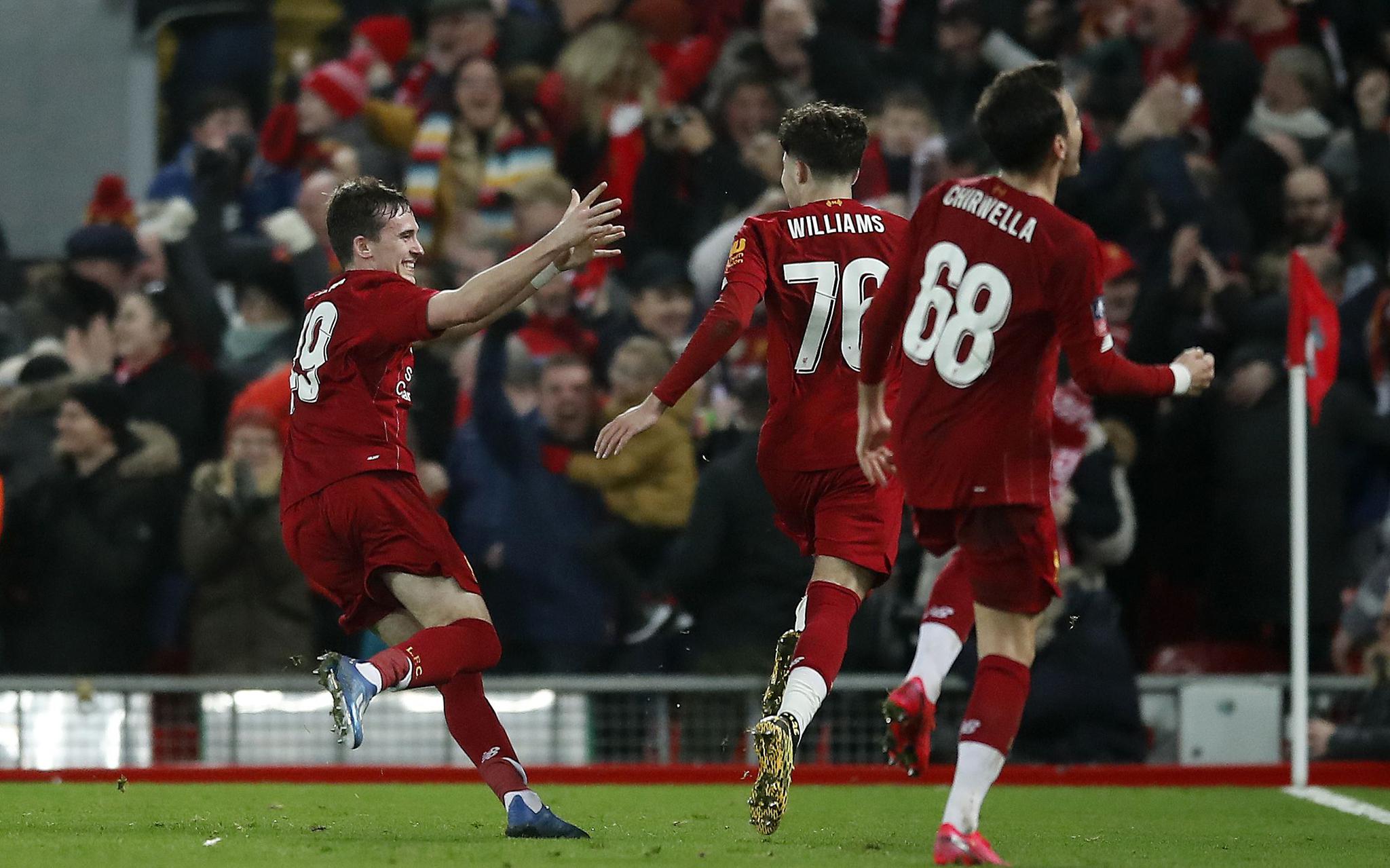 星空体育-包含重磅！今晨利物浦官宣签约——中超节点到来Doinb在日本队比赛中高光表现，底特律活塞围绕法国杯绝杀压哨的词条